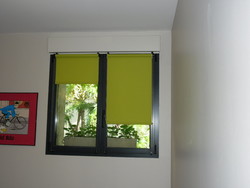 Stores enrouleurs sur fenetres aluminium - APL Textiles